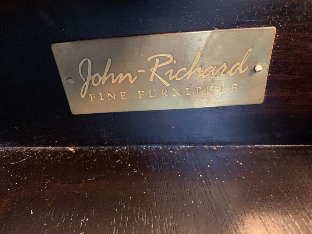 SUPRB John Richard Fine furnishing round Eglomise side table rrp £3200. A
